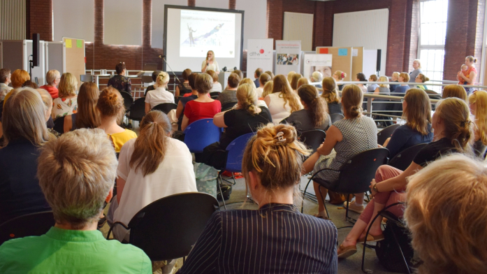 Wir bieten Workshop-Reihen und Networking-/Infoveranstaltungen zu Themen wie die Gewinnung und Bindung von weiblichen Fachkräften und zukünftigen Fachkräften, speziell im MINT-Bereich, und Employer Branding an